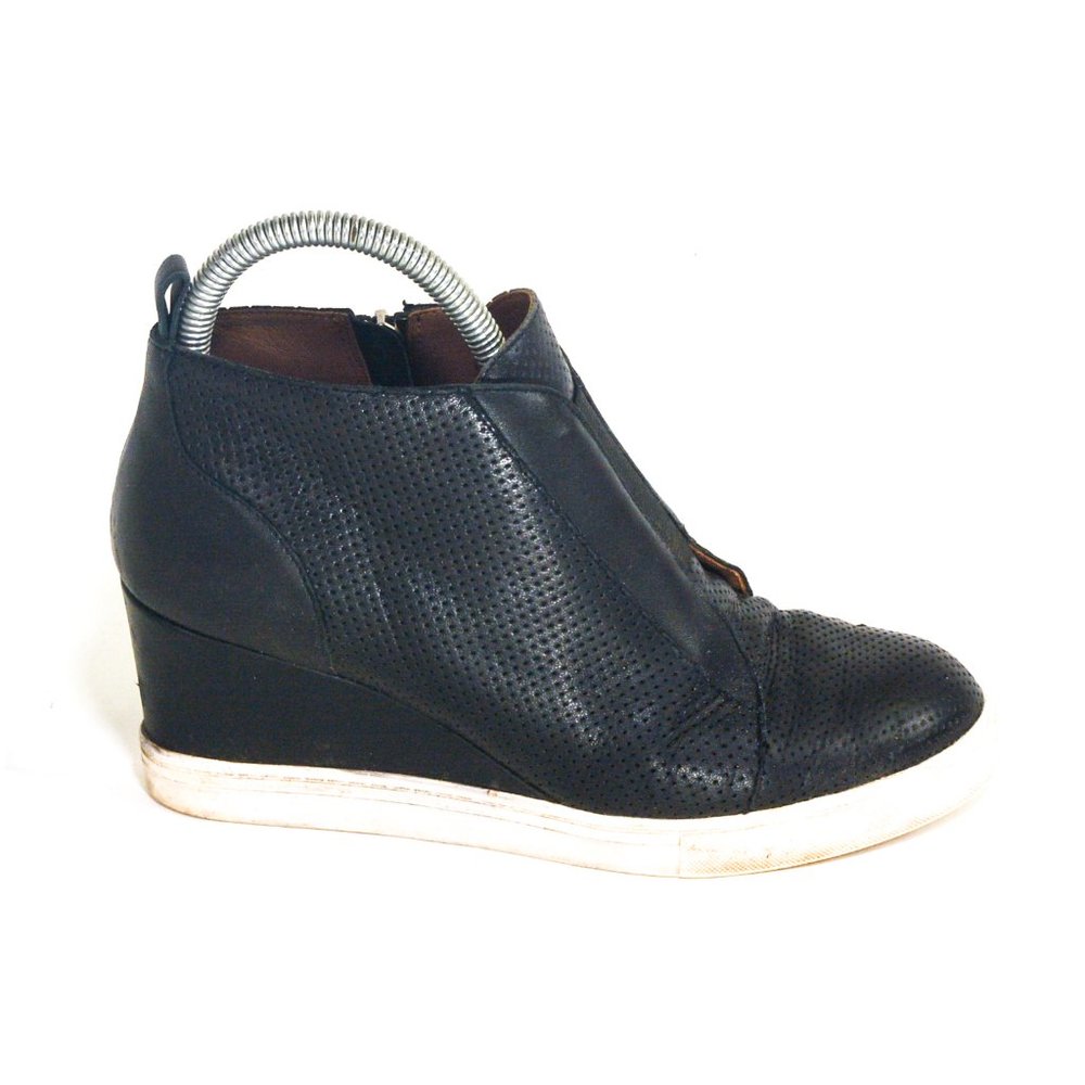 L. Paolo black leather wedge sneakers in EUC!